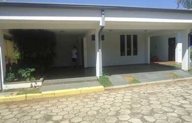 Imagem: A casa em condomínio possui 3 Dormitórios, 1 Suíte, 3 Banheiros