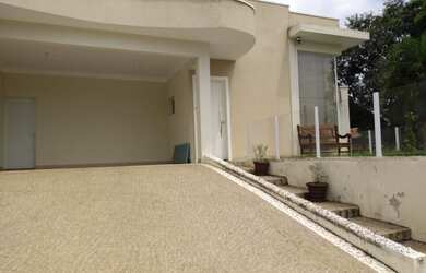 Imagem: A casa em condomínio possui 3 Dormitórios, 1 Suíte, 3 Banheiros