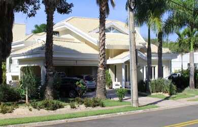 Imagem: A casa em condomínio possui 5 Dormitórios, 4 Suítes, 9 Banheiros