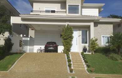 Imagem: A casa em condomínio possui 4 Dormitórios, 4 Suítes, 7 Banheiros