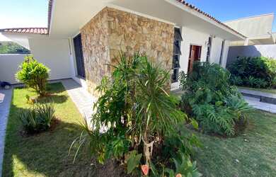 Imagem: A casa possui 3 Dormitórios, 1 Suíte, 4 Banheiros, 3 Vagas