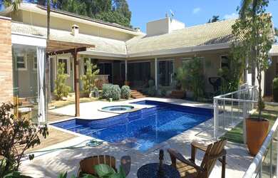 Imagem: A casa em condomínio possui 3 Dormitórios, 3 Suítes, 8 Banheiros