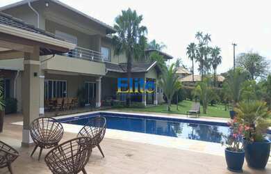 Imagem: A casa em condomínio possui 3 Dormitórios, 3 Suítes, 7 Banheiros