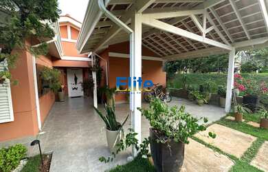 Imagem: A casa em condomínio possui 3 Dormitórios, 3 Suítes, 5 Banheiros