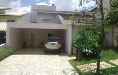 Imagem: A casa em condomínio possui 3 Dormitórios, 3 Suítes, 5 Banheiros