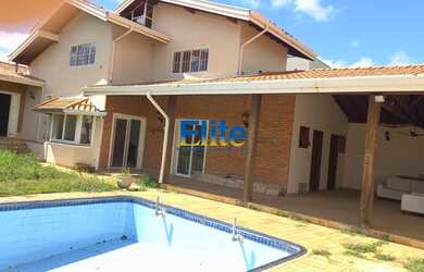 Imagem: A casa em condomínio possui 4 Dormitórios, 4 Suítes, 7 Banheiros