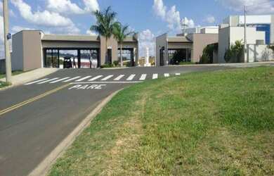 Imagem: O terreno possui 423m² de Área Privada e está localizado