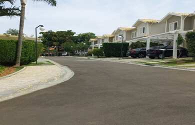 Imagem: A casa em condomínio possui 3 Dormitórios, 3 Suítes, 5 Banheiros