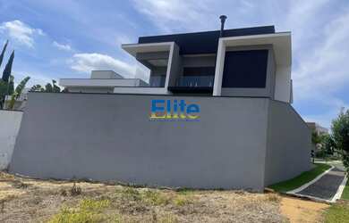 Imagem: A casa em condomínio possui 3 Dormitórios, 3 Suítes, 5 Banheiros