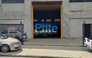 Imagem: O depósito possui 2 Banheiros, 8 Vagas na garagem, 525m² de