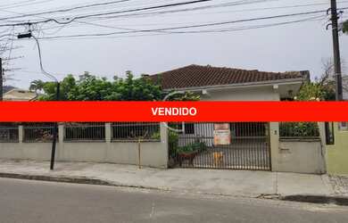 Imagem: O terreno possui 412m² de Área e está localizado em Saguaçu