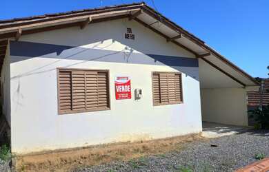 Imagem: A casa possui 2 Dormitórios, 1 Suíte, 2 Banheiros, 1 Vaga