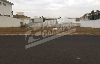 Imagem: O terreno possui 398m² de Área Privada e está localizado