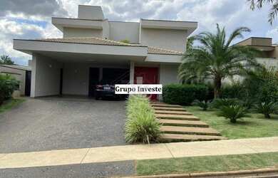 Imagem: A casa em condomínio possui 3 Dormitórios, 3 Suítes, 6 Banheiros