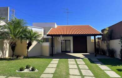 Imagem: A casa em condomínio possui 3 Dormitórios, 1 Suíte, 3 Banheiros