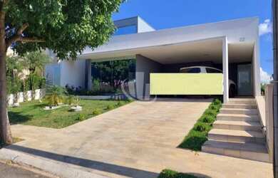 Imagem: A casa em condomínio possui 3 Dormitórios, 1 Suíte, 3 Banheiros