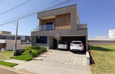 Imagem: A casa em condomínio possui 3 Dormitórios, 3 Suítes, 5 Banheiros