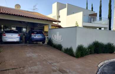 Imagem: A casa em condomínio possui 3 Dormitórios, 1 Suíte, 3 Banheiros