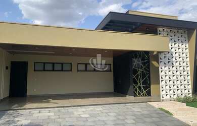 Imagem: A casa em condomínio possui 3 Dormitórios, 3 Suítes, 4 Banheiros