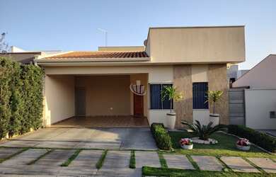 Imagem: A casa em condomínio possui 3 Dormitórios, 1 Suíte, 2 Banheiros