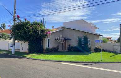 Imagem: A casa em condomínio possui 3 Dormitórios, 1 Suíte, 2 Banheiros