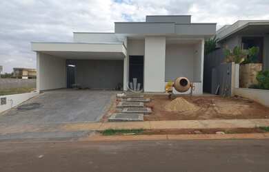 Imagem: A casa em condomínio possui 3 Dormitórios, 3 Suítes, 5 Banheiros