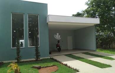 Imagem: A casa em condomínio possui 3 Dormitórios, 1 Suíte, 3 Banheiros