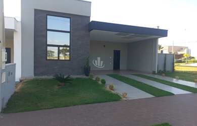 Imagem: A casa em condomínio possui 3 Dormitórios, 1 Suíte, 3 Banheiros