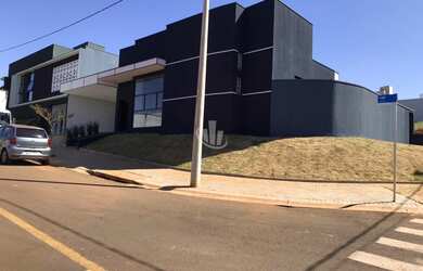 Imagem: A casa em condomínio possui 3 Dormitórios, 1 Suíte, 2 Banheiros