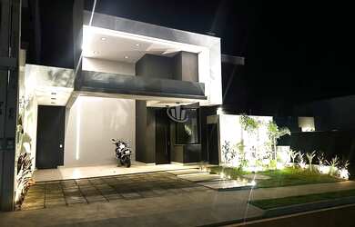 Imagem: A casa em condomínio possui 3 Dormitórios, 3 Suítes, 4 Banheiros