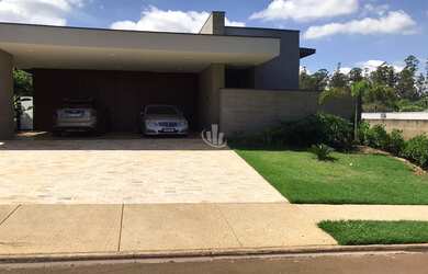 Imagem: A casa em condomínio possui 4 Dormitórios, 4 Suítes, 7 Banheiros