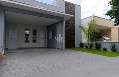 Imagem: A casa em condomínio possui 3 Dormitórios, 1 Suíte, 3 Banheiros