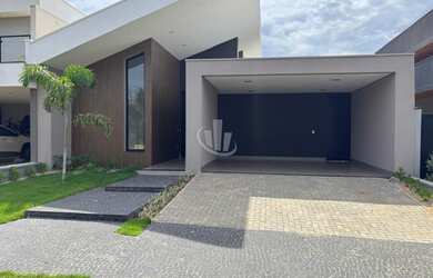 Imagem: A casa em condomínio possui 3 Dormitórios, 1 Suíte, 3 Banheiros