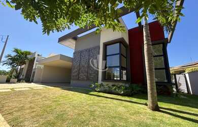 Imagem: A casa em condomínio possui 3 Dormitórios, 3 Suítes, 4 Banheiros