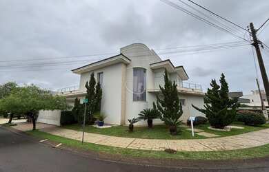 Imagem: A casa em condomínio possui 3 Dormitórios, 3 Suítes, 5 Banheiros