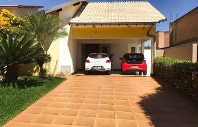 Imagem: A casa em condomínio possui 3 Dormitórios, 3 Suítes, 7 Banheiros