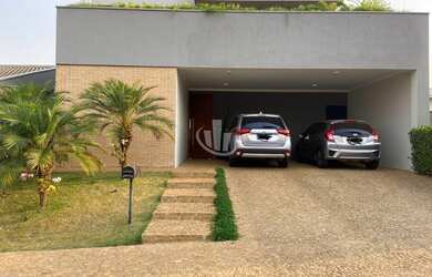 Imagem: A casa em condomínio possui 3 Dormitórios, 3 Suítes, 4 Banheiros