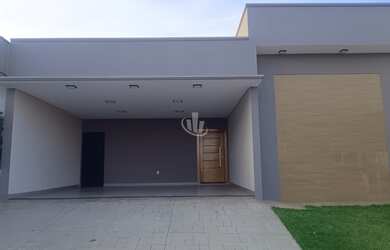 Imagem: A casa em condomínio possui 3 Dormitórios, 3 Suítes, 4 Banheiros