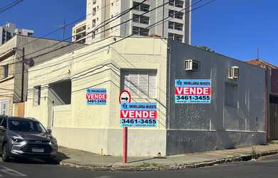 Imagem: A loja possui 4 Dormitórios, 1 Banheiro, 1 Vaga na garagem