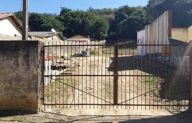 Imagem: O terreno possui 2300m² de Área Privada e está localizado