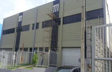 Imagem: O depósito possui 5 Banheiros e está localizado em Santa