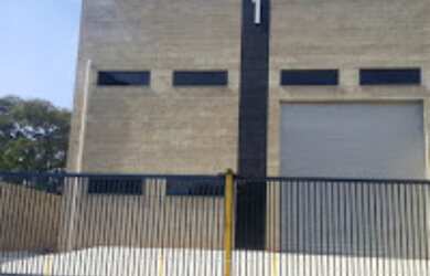 Imagem: O depósito possui 2 Banheiros, 362m² de Área e está localizado