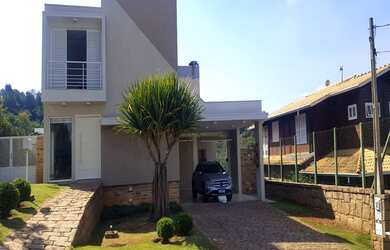 Imagem: A casa em condomínio possui 4 Dormitórios, 3 Suítes, 6 Banheiros