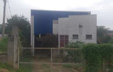 Imagem: O depósito possui 2 Banheiros, 1 Vaga na garagem, 3.610m²