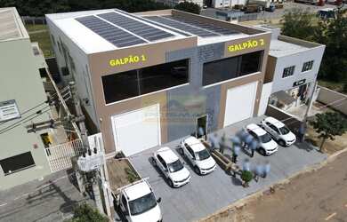 Imagem: O depósito possui 4 Banheiros, 4 Vagas na garagem, 250m² de