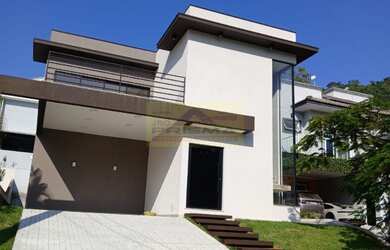 Imagem: A casa em condomínio possui 3 Dormitórios, 1 Suíte, 3 Banheiros