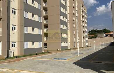 Imagem: O apartamento possui 2 Dormitórios, 1 Banheiro, 1 Vaga na garagem