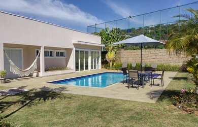 Imagem: A casa em condomínio possui 3 Dormitórios, 2 Suítes, 5 Banheiros