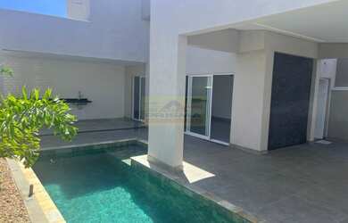 Imagem: A casa possui 2 Dormitórios, 1 Suíte, 2 Banheiros, 2 Vagas