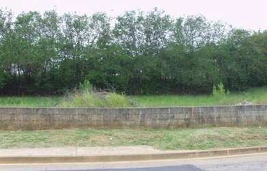 Imagem: O terreno possui 330m² de Área Privada e está localizado